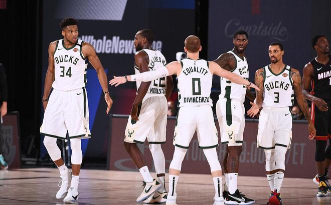 北京队横扫山东队，字母哥统治全场