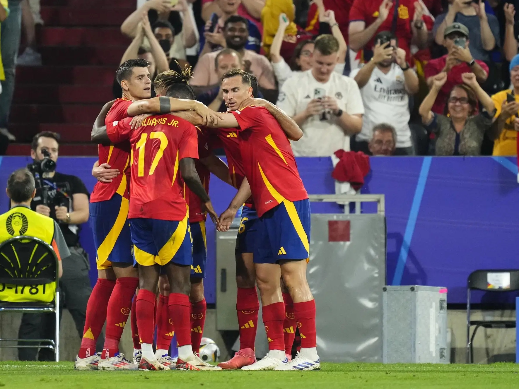 法国队逆转奥地利队，马龙状态火热