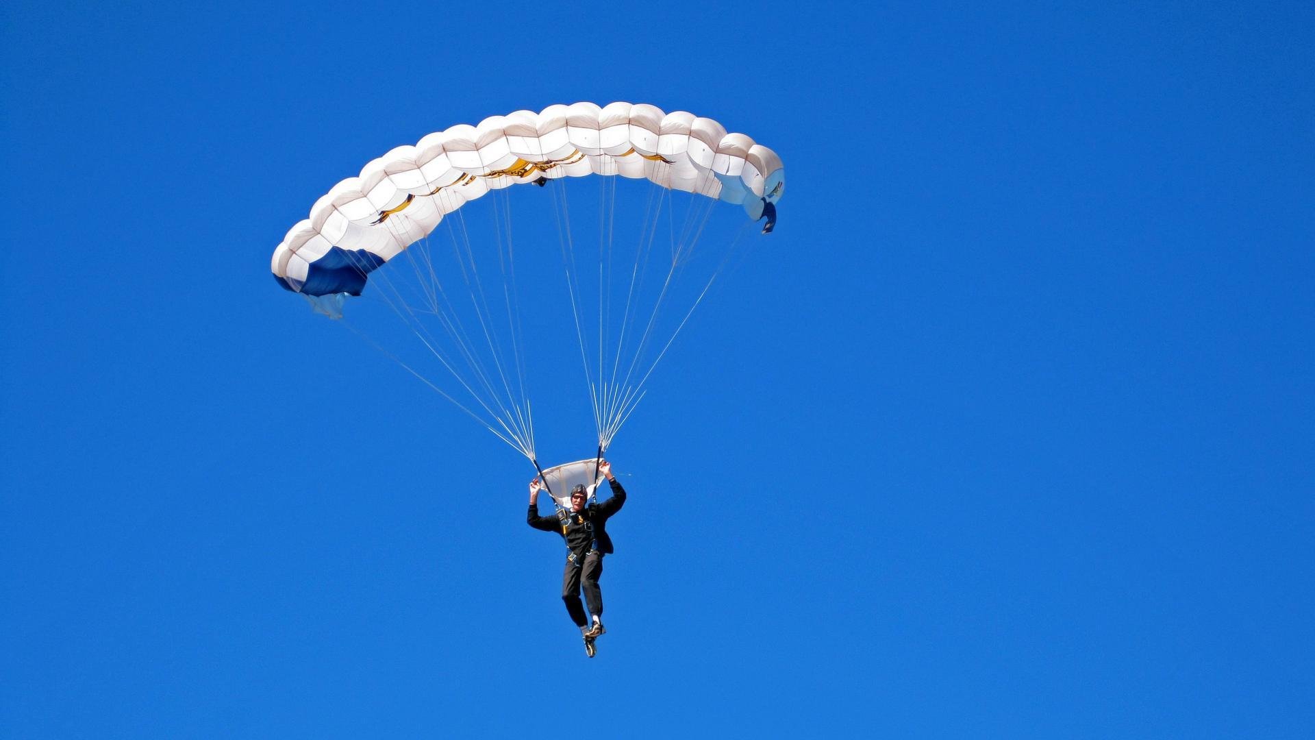 F1年度争冠之夜，赖斯稳定输出不掉线，诠释终极赛道生存法则